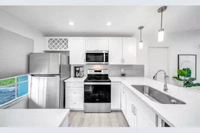 420 Lakewood Circle #B, Pompano Beach, FL 33063 - Photo 1