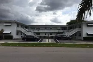 419 S Crescent Dr, Hollywood, FL 33021 - Photo 1