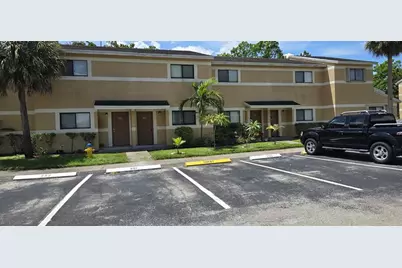 9478 Palm Circle, Pembroke Pines, FL 33025 - Photo 1