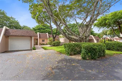 3753  Oaks Clubhouse Dr, Unit #3753, Pompano Beach, FL 33069 - Photo 1