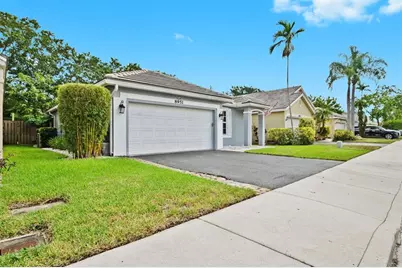 8951  Lake Park Cir N, Davie, FL 33328 - Photo 1