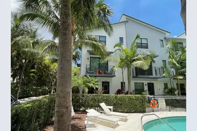 621 NE 22nd Drive, Wilton Manors, FL 33305 - Photo 1