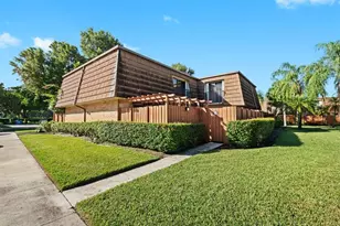 9107 SW 20th St, Davie, FL 33324 - Photo 1