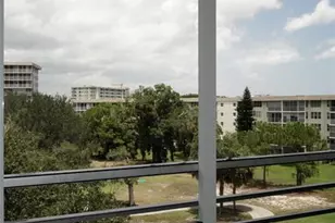 545 Oaks Ln, Pompano Beach, FL 33069 - Photo 1