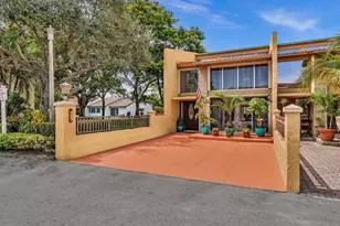 701 E Coco Plum Cir, Plantation, FL 33324 - Photo 1