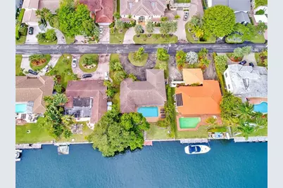 631  Oleander Dr, Hallandale Beach, FL 33009 - Photo 1