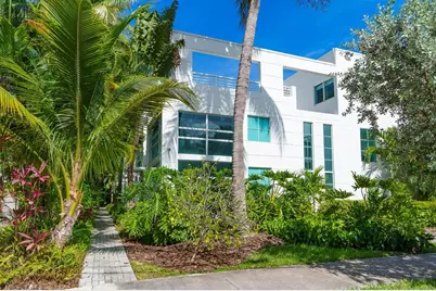 920 NE 16th Ter, Fort Lauderdale, FL 33304 - Photo 1