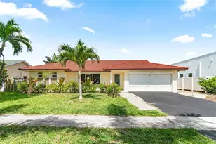 7517 W Country Club Blvd, Boca Raton, FL 33487 - Photo 1