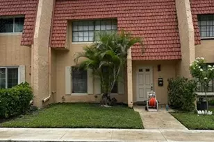 32 Spinning Wheel Ln, Tamarac, FL 33319 - Photo 1