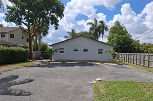 1532 NE 34th St, Oakland Park, FL 33334 - Photo 1