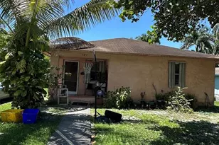 387 Cypress Ave, Pahokee, FL 33476 - Photo 1