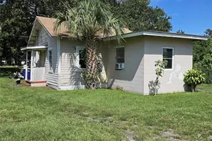 421 N 10th St, Fort Pierce, FL 34950 - Photo 1
