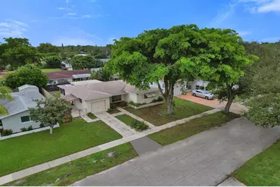 601 N 71st Ter, Hollywood, FL 33024 - Photo 1