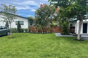 704 NE 23rd Dr, Wilton Manors, FL 33305 - Photo 1