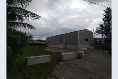 2725 SE Carroll St, Stuart, FL 34997 - Photo 1