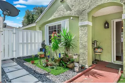 9842 NW 2nd Ct, Plantation, FL 33324 - Photo 1