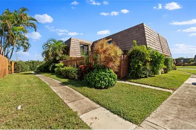 581  Springdale Cir, Unit #58-A, Palm Springs, FL 33461 - Photo 1