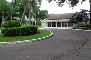 715 Gardens Dr, Pompano Beach, FL 33069 - Photo 1