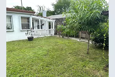 31 SW 10th St, Unit #1, Dania Beach, FL 33004 - Photo 1