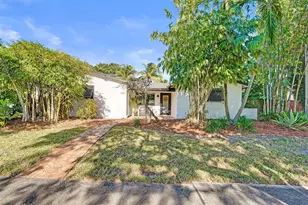 601 S Rainbow Dr, Hollywood, FL 33021 - Photo 1