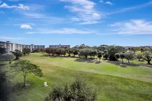 565 Oaks Ln, Pompano Beach, FL 33069 - Photo 3