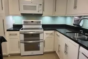 565 Oaks Ln, Pompano Beach, FL 33069 - Photo 19