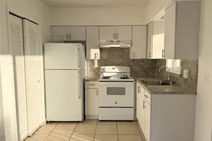 600 S Luna Ct, Hollywood, FL 33021 - Photo 1