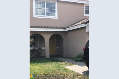 9248 NW 55th St - Photo 1