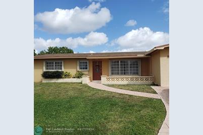 801 NW 93rd Ave, Pembroke Pines, FL 33024 - Photo 1