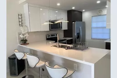 565  Oaks Ln, Unit #305, Pompano Beach, FL 33069 - Photo 1