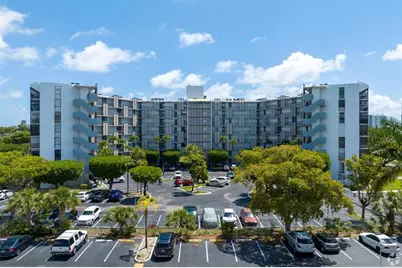 20400 W Country Club Dr, Unit #310, Aventura, FL 33180 - Photo 1