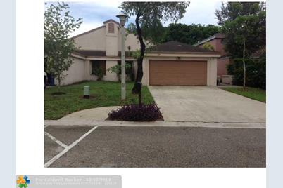 2070 NW 34th Ave - Photo 1