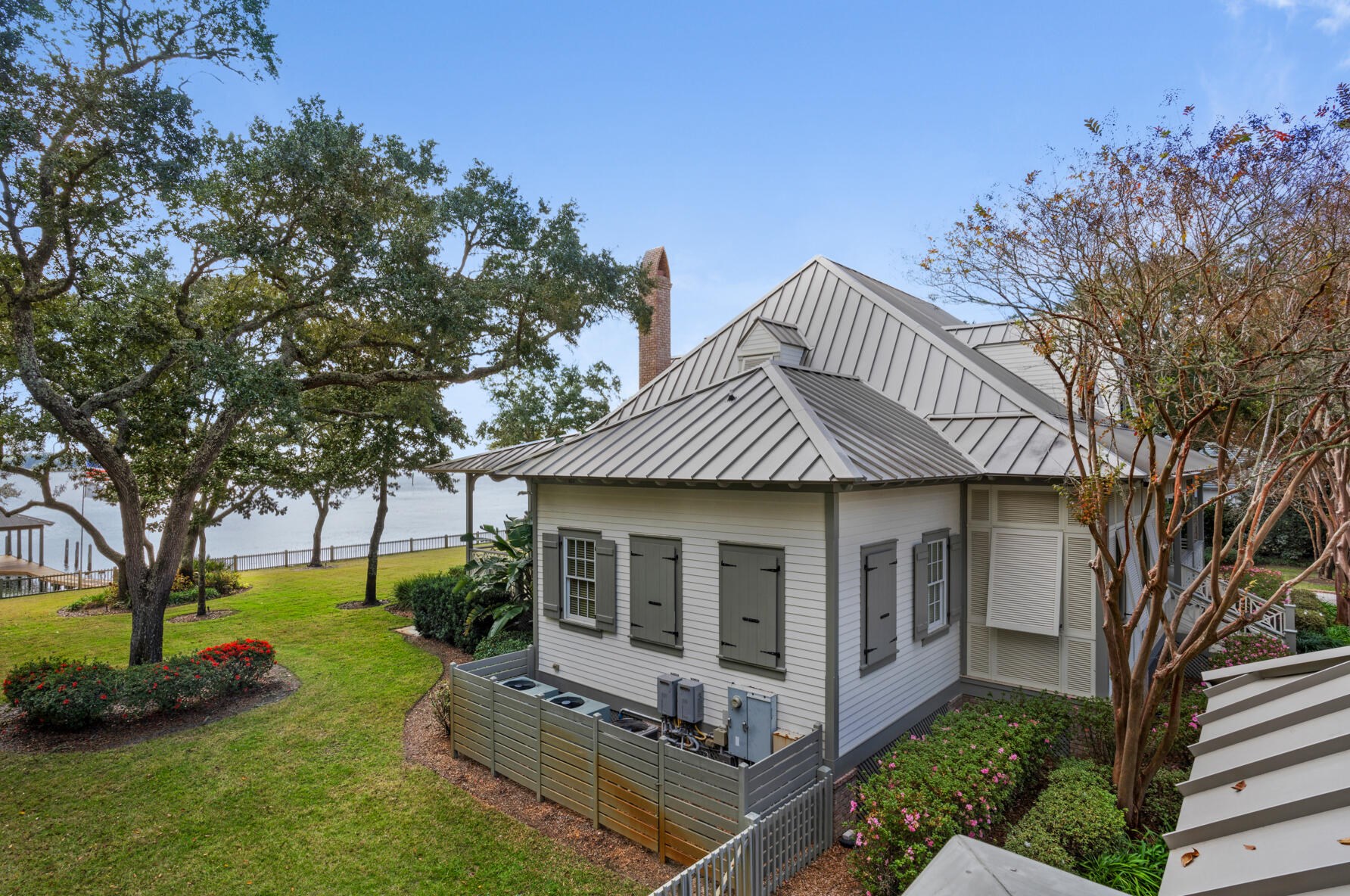 741 Miracle Strip Pkwy, Mary Esther FL  32569-1841 exterior