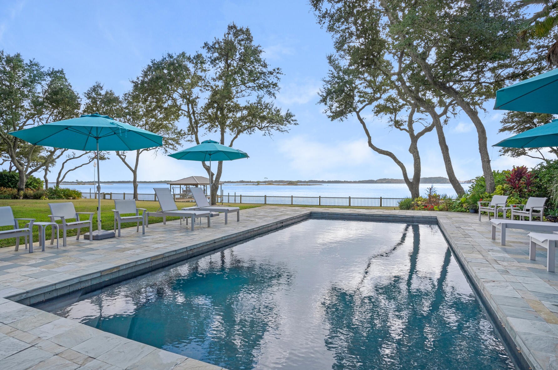 741 Miracle Strip Pkwy, Mary Esther FL  32569-1841 exterior