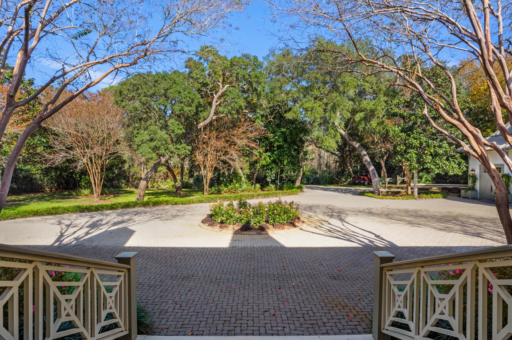 741 Miracle Strip Pkwy, Mary Esther FL  32569-1841 exterior