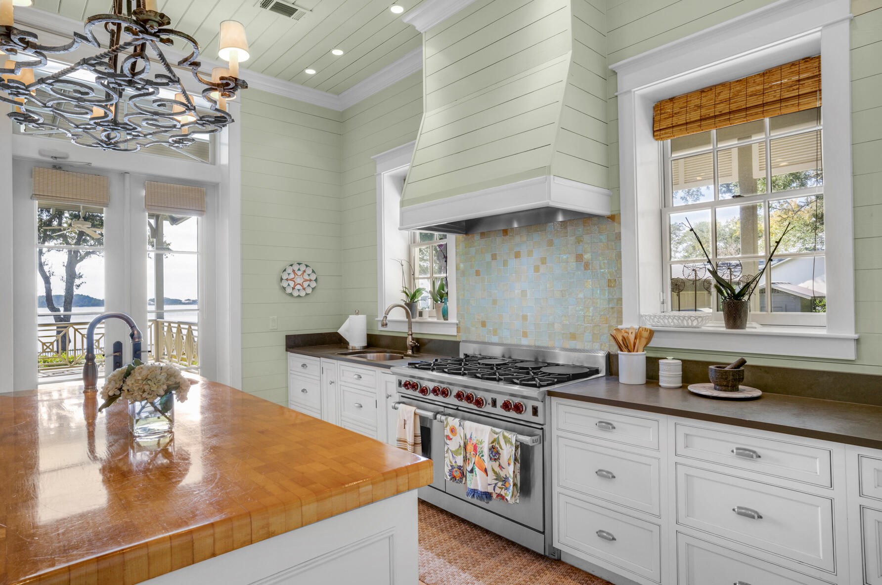 741 Miracle Strip Pkwy, Mary Esther FL  32569-1841 exterior