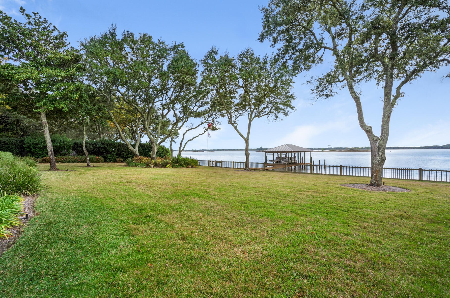 741 Miracle Strip Pkwy, Mary Esther FL  32569-1841 exterior