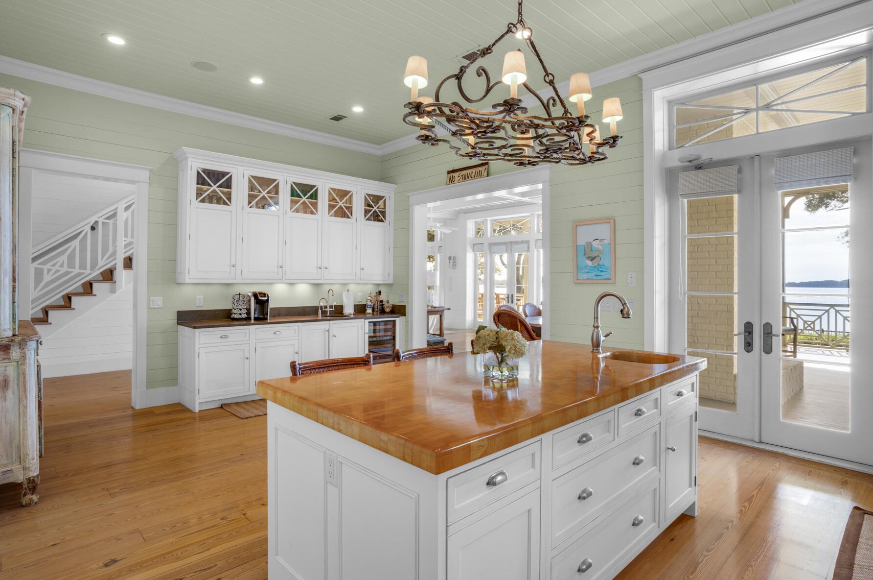 741 Miracle Strip Pkwy, Mary Esther FL  32569-1841 exterior