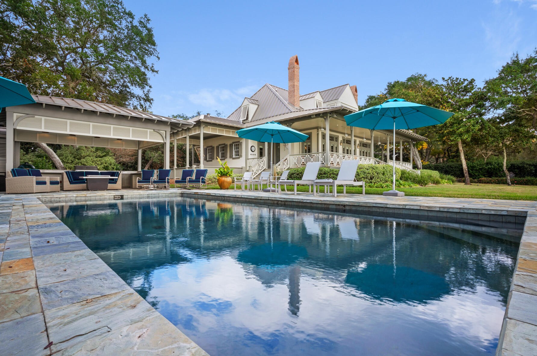 741 Miracle Strip Pkwy, Mary Esther FL  32569-1841 exterior