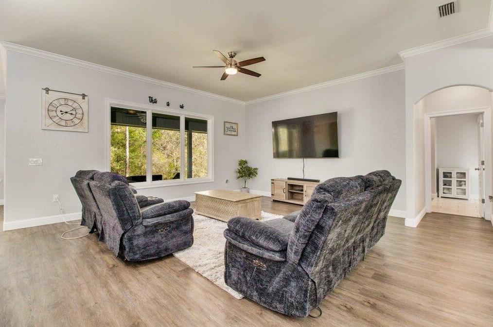 4547 Pfitzer Cir, Crestview FL  32536-2237 exterior