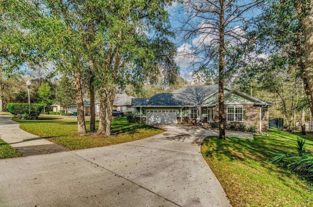 4547 Pfitzer Cir, Crestview FL  32536-2237 exterior