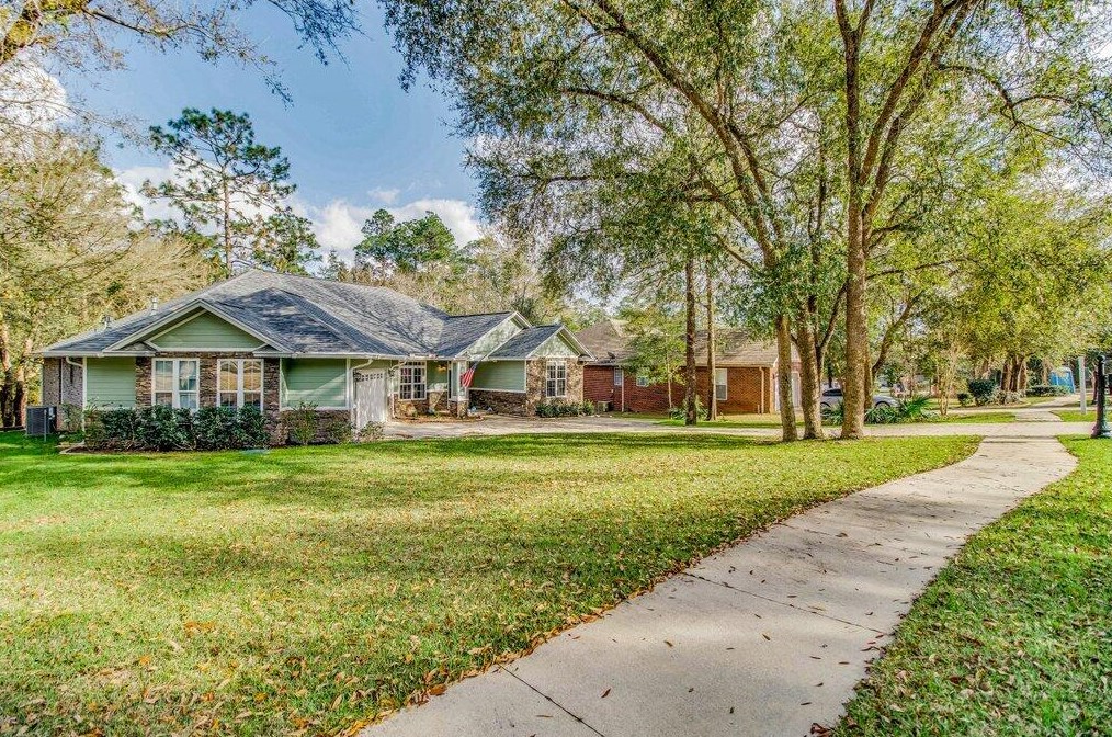 4547 Pfitzer Cir, Crestview FL  32536-2237 exterior