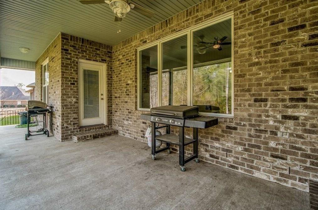 4547 Pfitzer Cir, Crestview FL  32536-2237 exterior