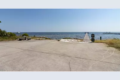 1717 E Smugglers Cove Drive E, Gulf Breeze, FL 32563 - Photo 11