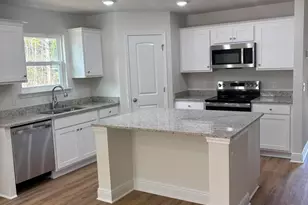 158 W Honeysuckle St W, Defuniak Springs, FL 32433 - Photo 5