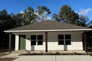 158 W Honeysuckle St W, Defuniak Springs, FL 32433 - Photo 1