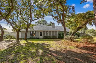 1328 Tiger Ln, Gulf Breeze, FL 32563 - Photo 29