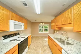 8828 Arlington Pl, Navarre, FL 32566 - Photo 9