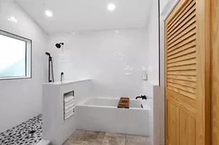 131 Shoreline Dr, Gulf Breeze, FL 32561 - Photo 13