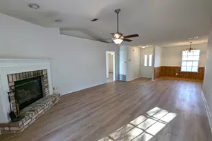 2733 Blue Bay Ct, Navarre, FL 32566 - Photo 5